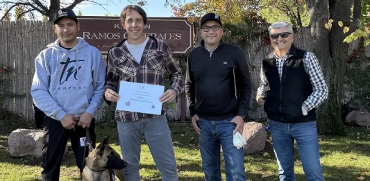 Narices de élite en Mendoza: los perros que protegen la pureza del vino visitan bodegas locales
