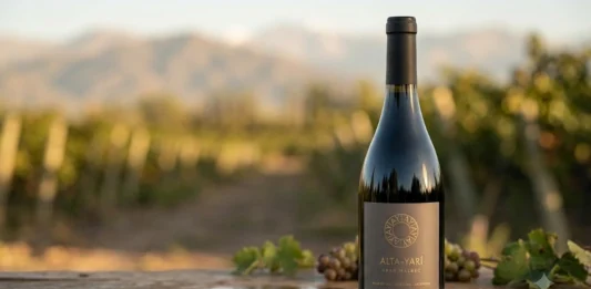 Alta Yarí presenta su Gran Malbec 2024 premiado con Medalla de Platino en Londres