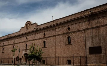 Bodegas Caro recibe a Plataforma Cultural Obra Pública con la muestra “La Mirada de Sergio Sergi”
